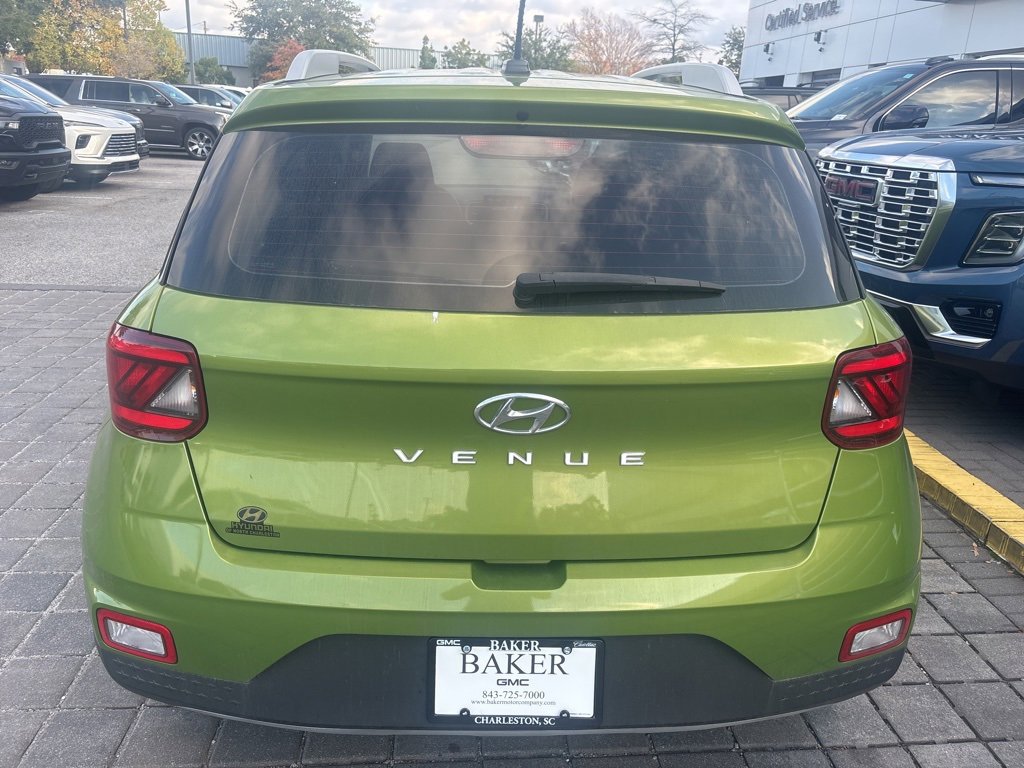 Used 2023 Hyundai Venue SEL image 4