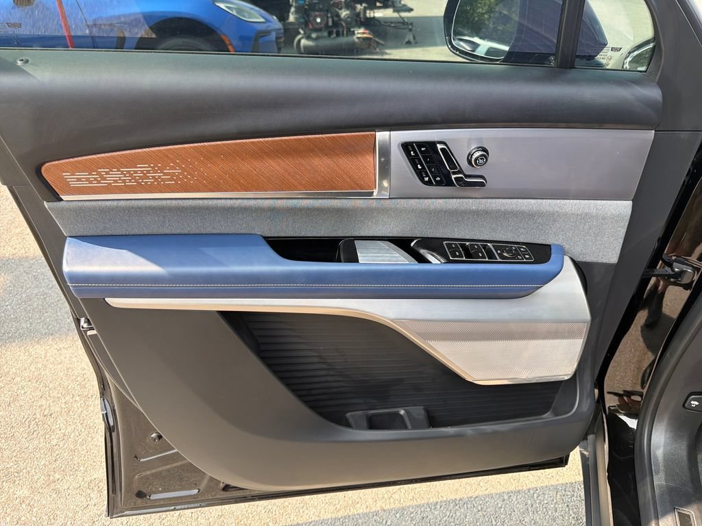 Certified 2026 Cadillac Vistiq Premium Luxury AWD/4WD image 4