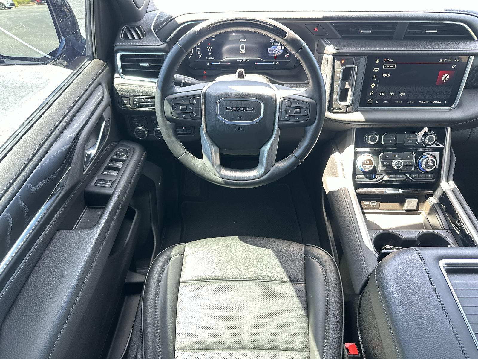 Used 2024 GMC Yukon Denali w/ Denali Reserve Package AWD/4WD image 17
