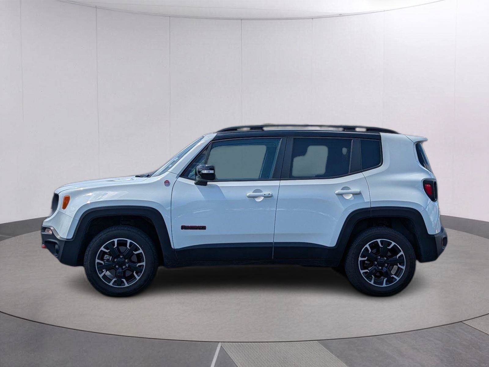 Used 2023 Jeep Renegade Trailhawk AWD/4WD image 2