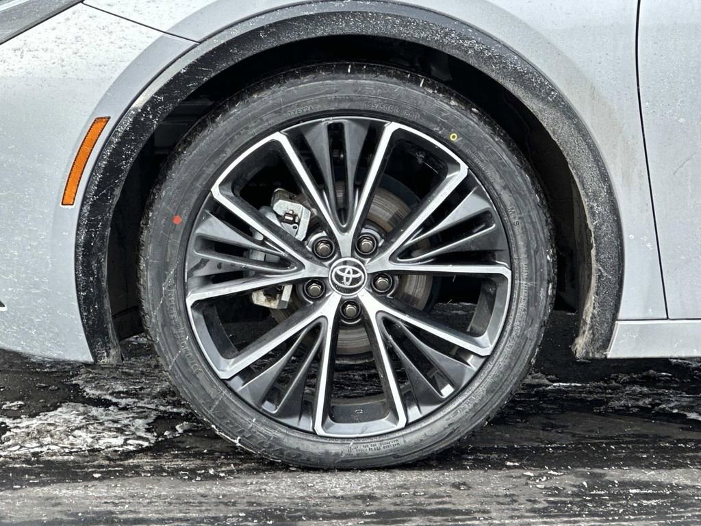 Used 2025 Toyota Prius XLE image 9