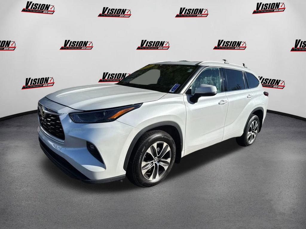 Used 2022 Toyota Highlander XLE