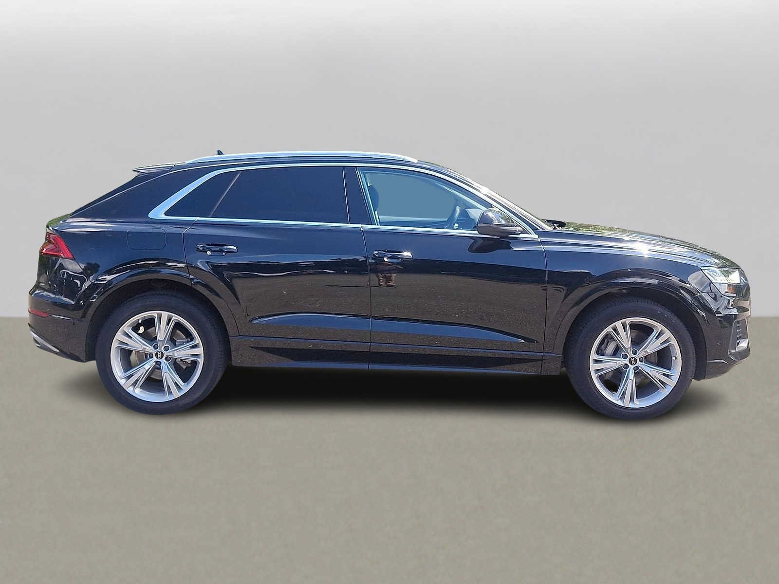 Used 2023 Audi Q8 Premium Plus AWD/4WD image 32