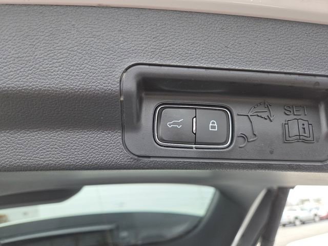 Used 2023 Ford Explorer XLT w/ Equipment Group 202A image 17