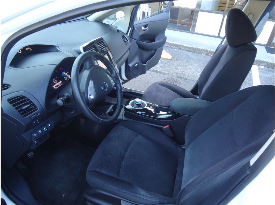 Used 2016 Nissan Leaf SV w/ Premium Package FWD image 12