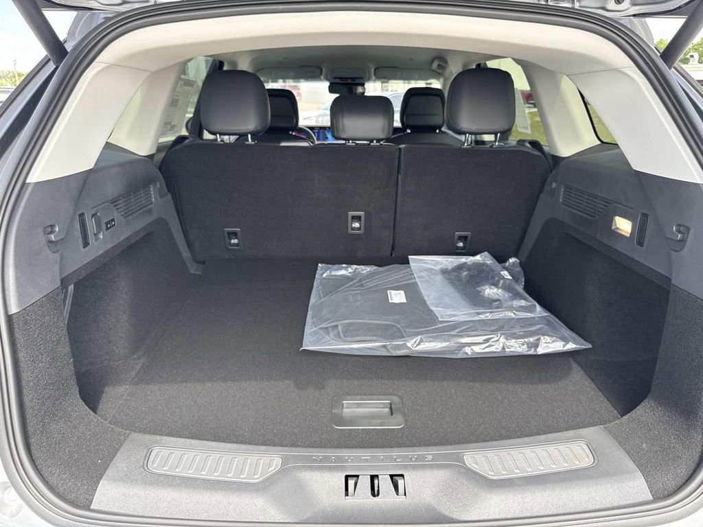 New 2026 Lincoln Nautilus Premier image 12