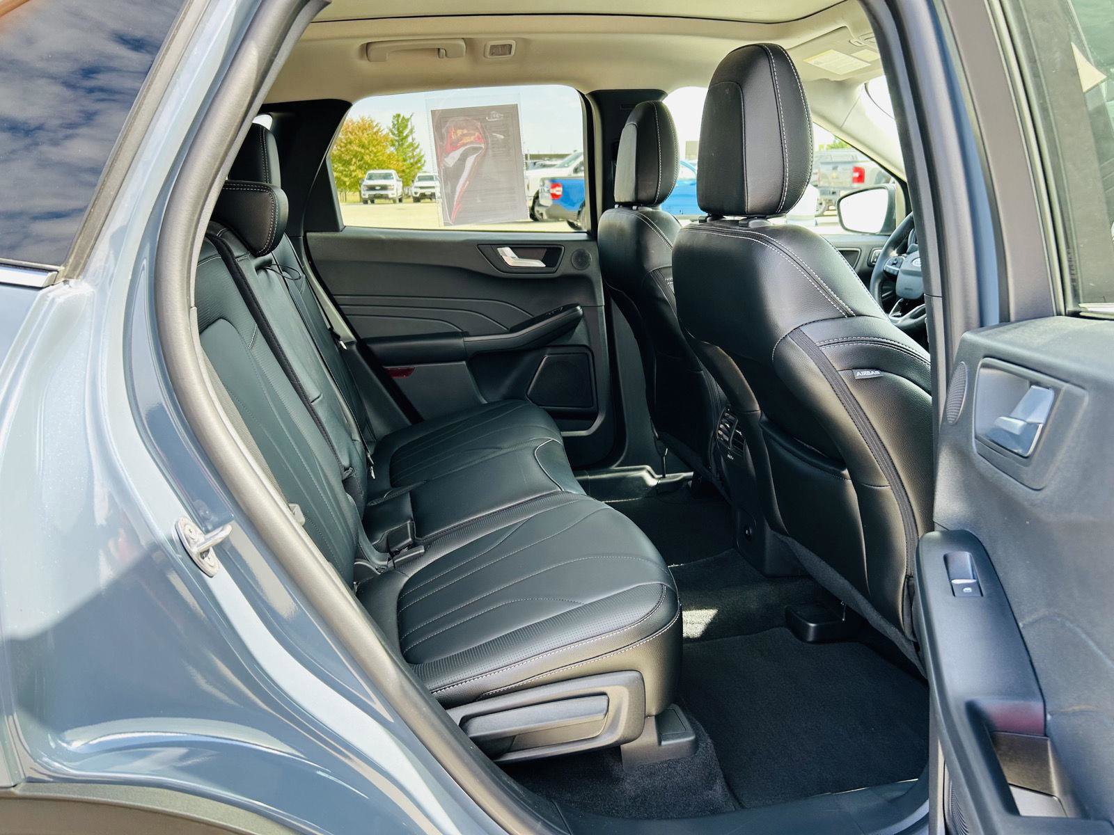 Used 2025 Ford Escape SE w/ PHEV Premium Package image 35