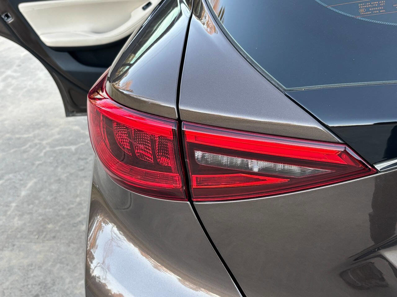Used 2019 INFINITI QX30 w/ Navigation Package image 18