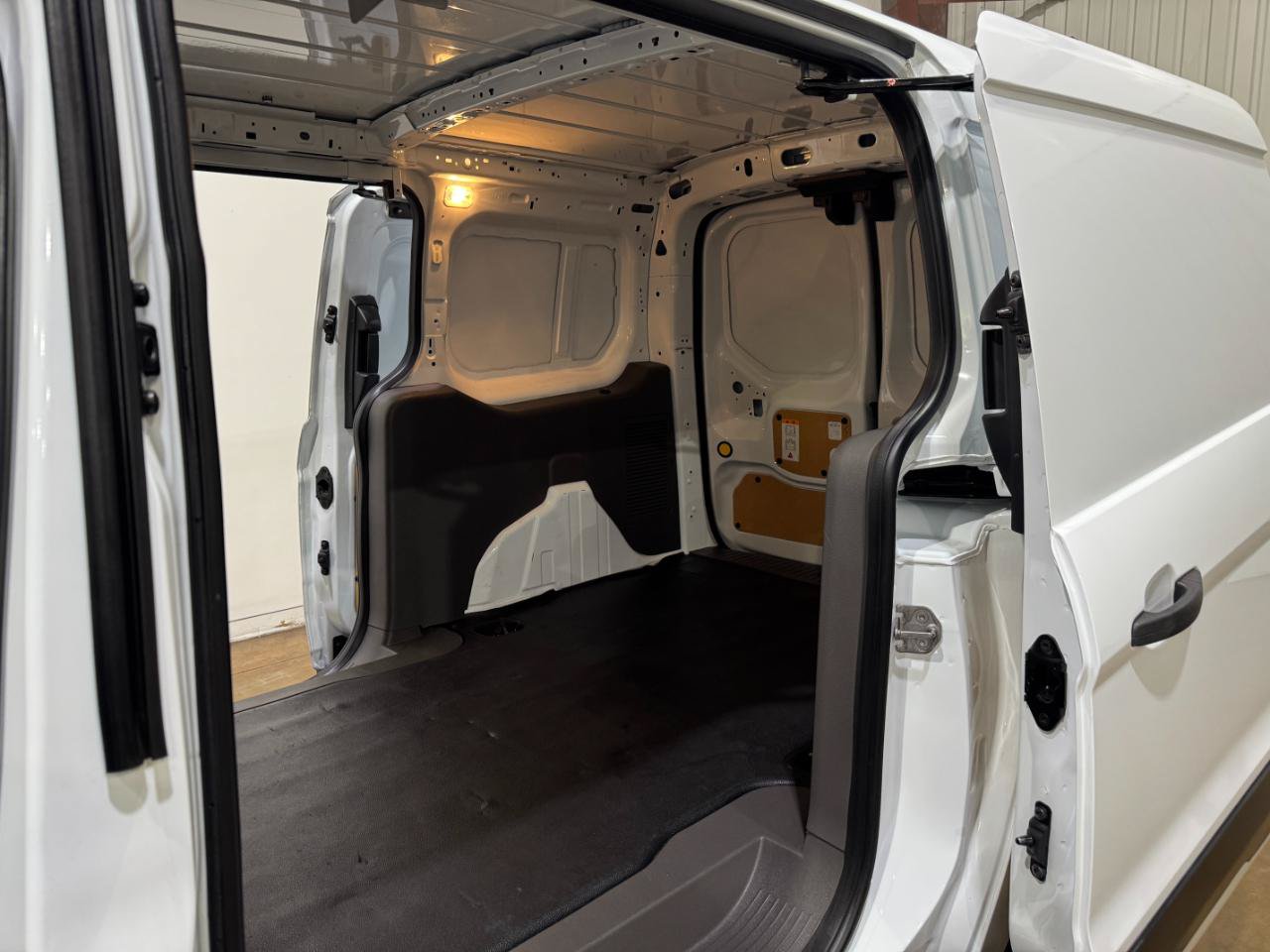 Used 2022 Ford Transit Connect XL FWD image 35