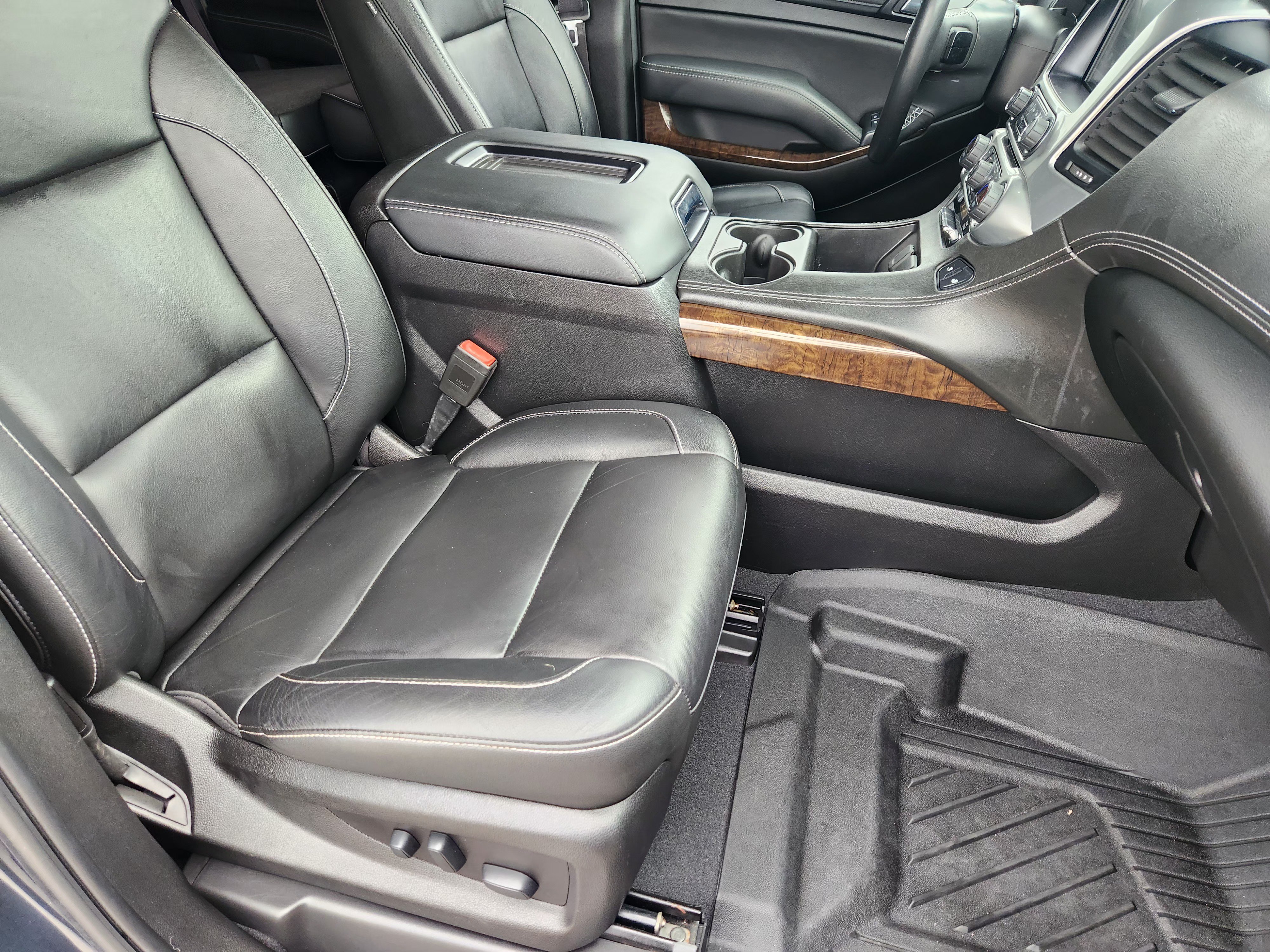 Used 2019 Chevrolet Tahoe LT w/ Luxury Package RWD image 15