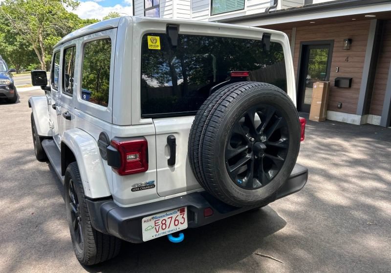 Used 2022 Jeep Wrangler Unlimited Sahara w/ Cold Weather Group AWD/4WD image 3