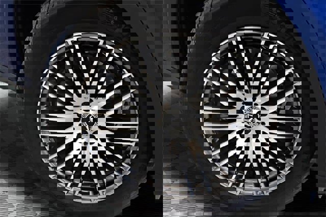 New 2025 Mercedes-Benz GLC 300 4MATIC image 14