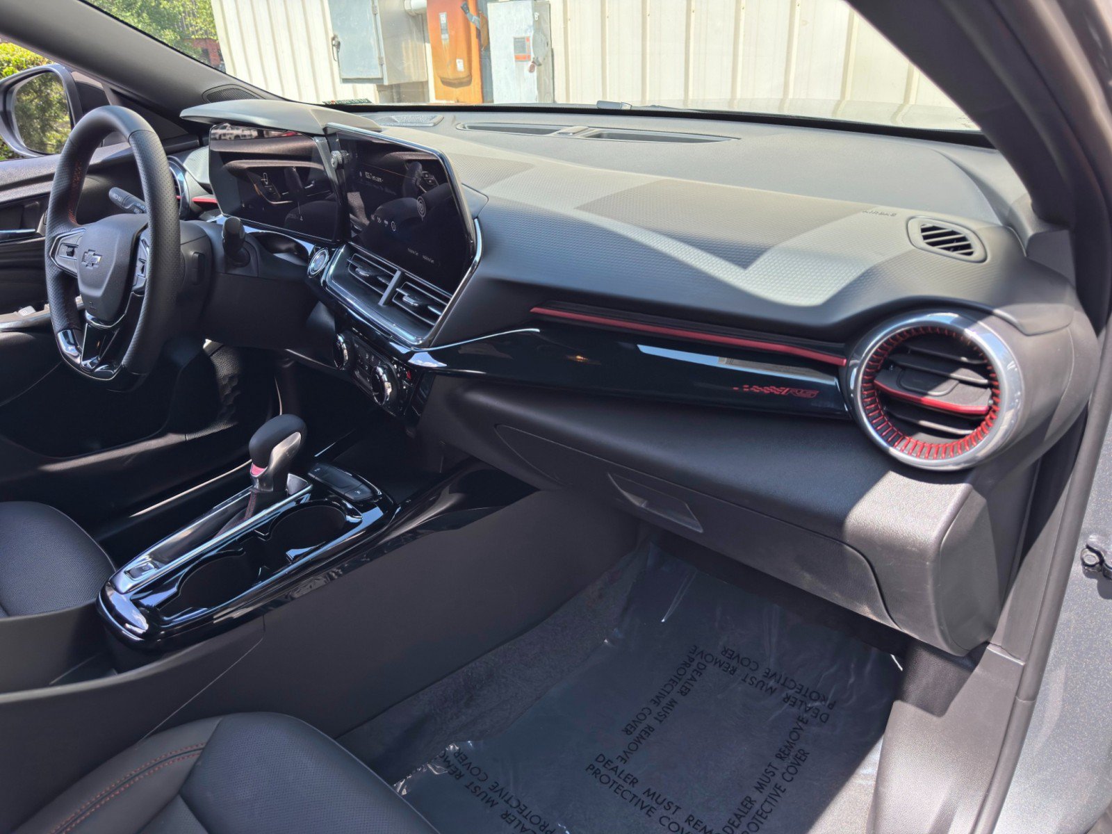 Used 2025 Chevrolet Trax RS FWD image 12