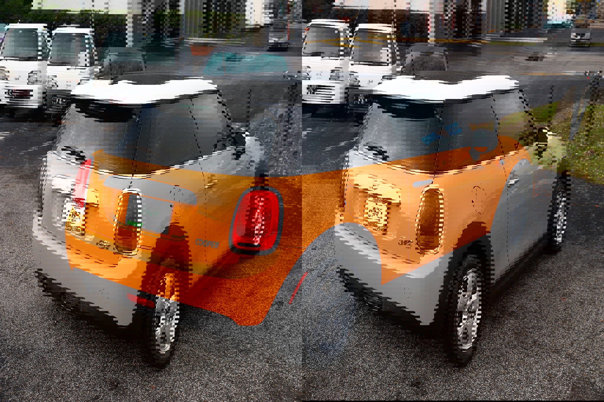 Used 2015 MINI Cooper 2-Door Hardtop image 16