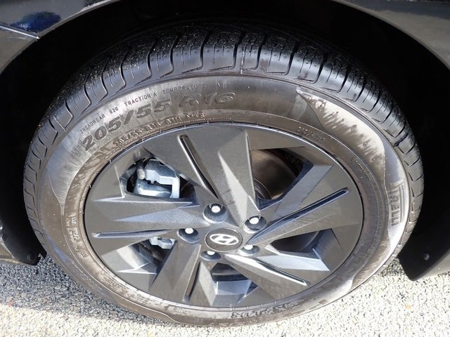 Used 2023 Hyundai Elantra SEL image 12