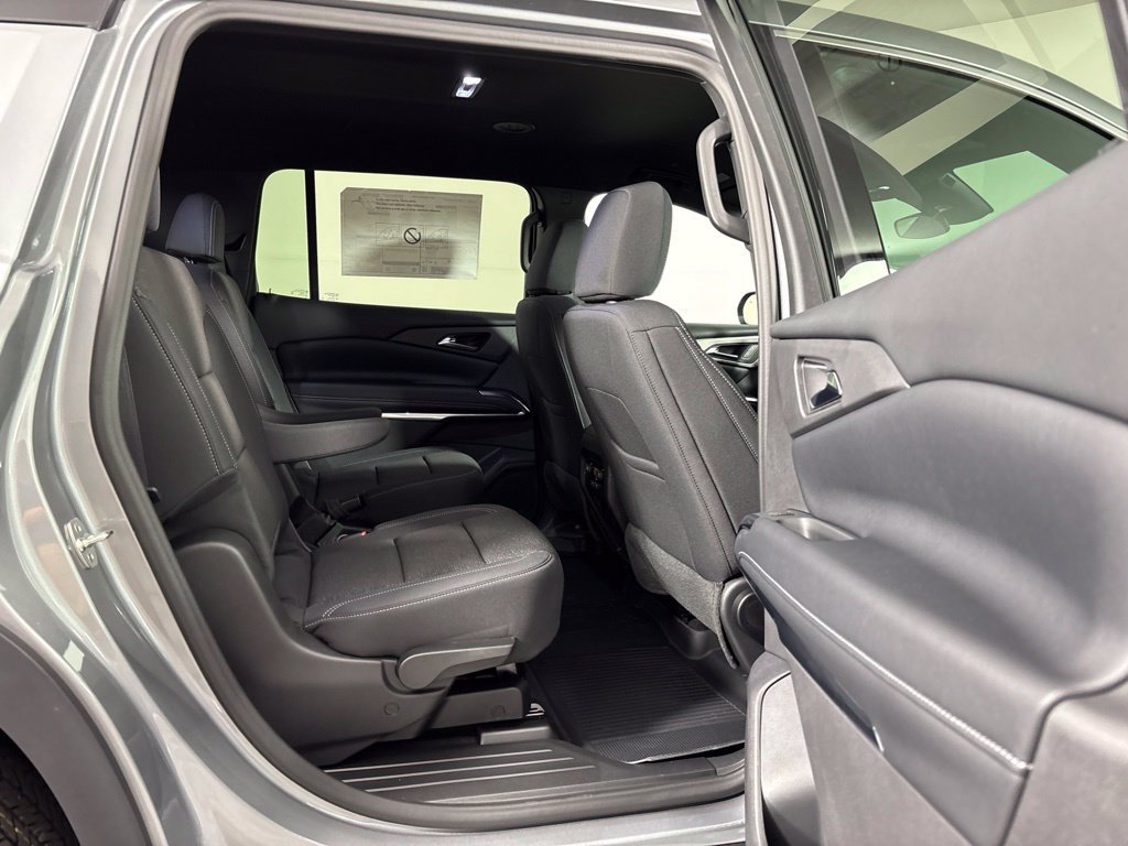 New 2027 Chevrolet Traverse LT w/ LPO, Floor Liner Package FWD image 14