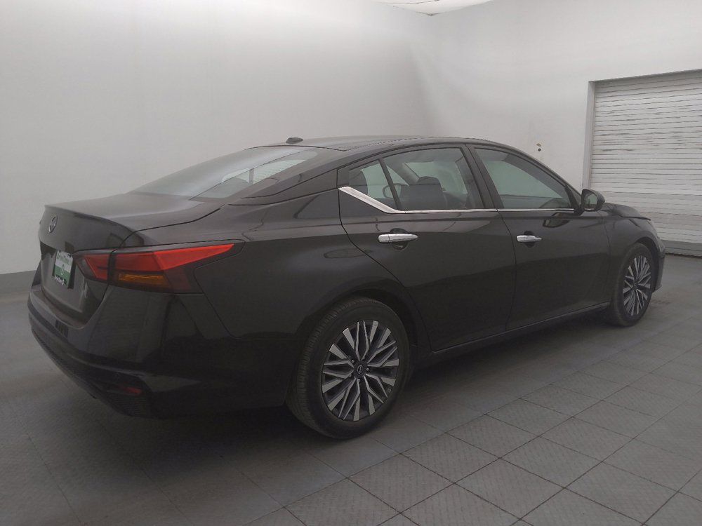 Used 2025 Nissan Altima 2.5 SV FWD image 10
