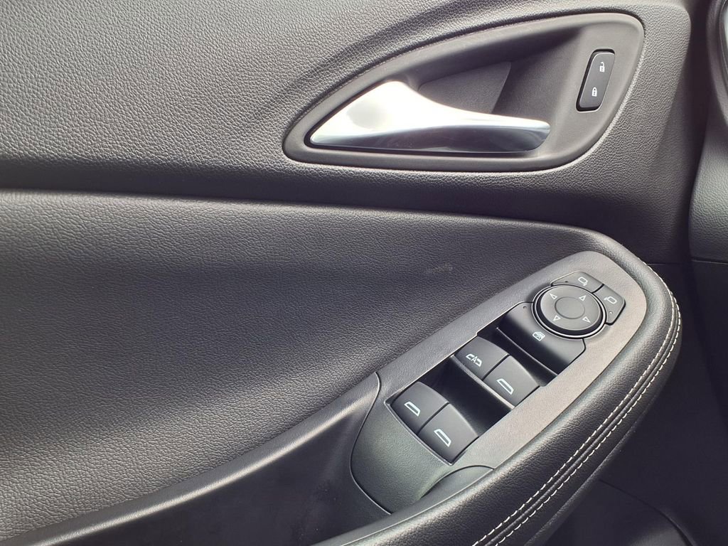 Used 2025 Buick Encore GX Preferred image 18