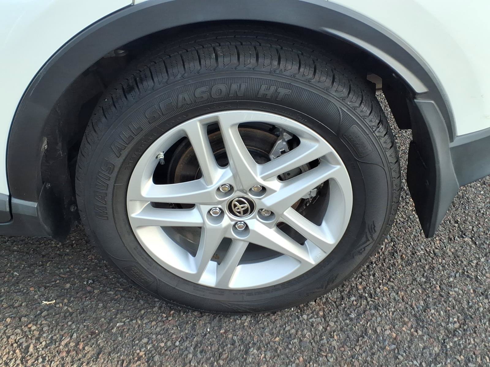 Used 2021 Toyota C-HR LE FWD image 10