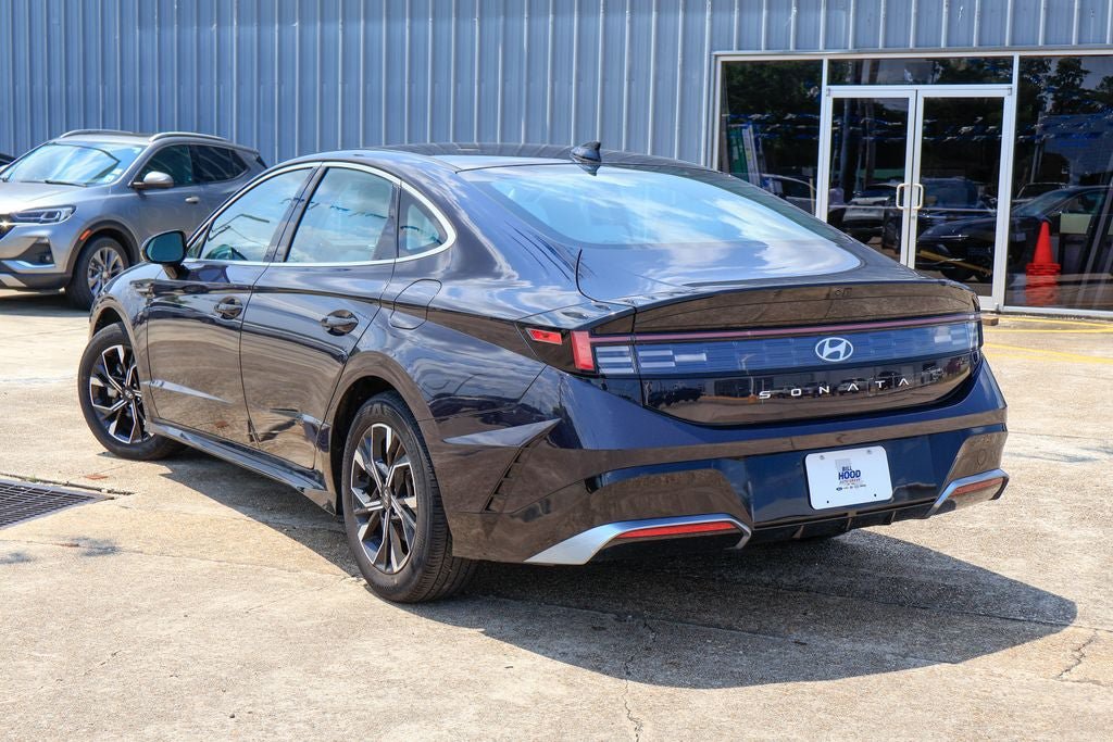 Used 2025 Hyundai Sonata SEL FWD image 2