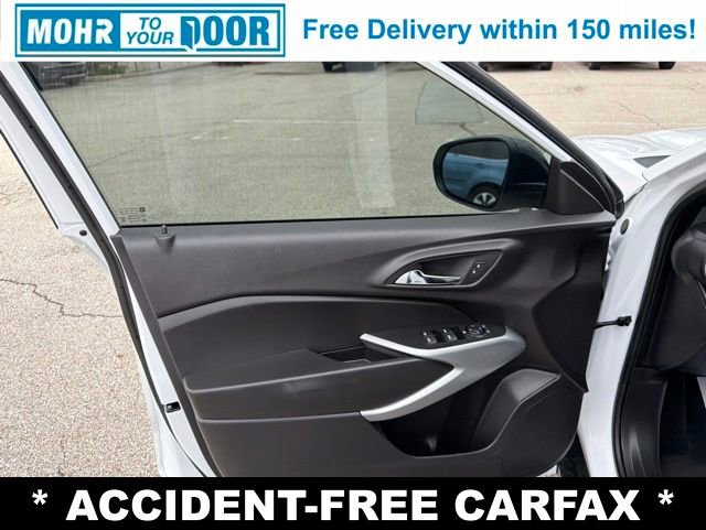 Used 2025 Chevrolet Trax RS w/ Driver Confidence Package FWD image 11