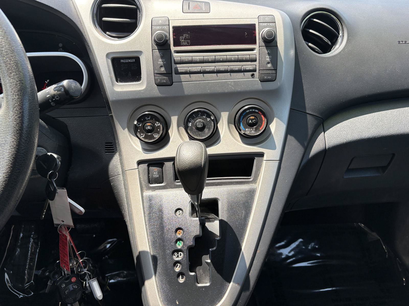 Used 2009 Pontiac Vibe w/ Preferred Package FWD image 19