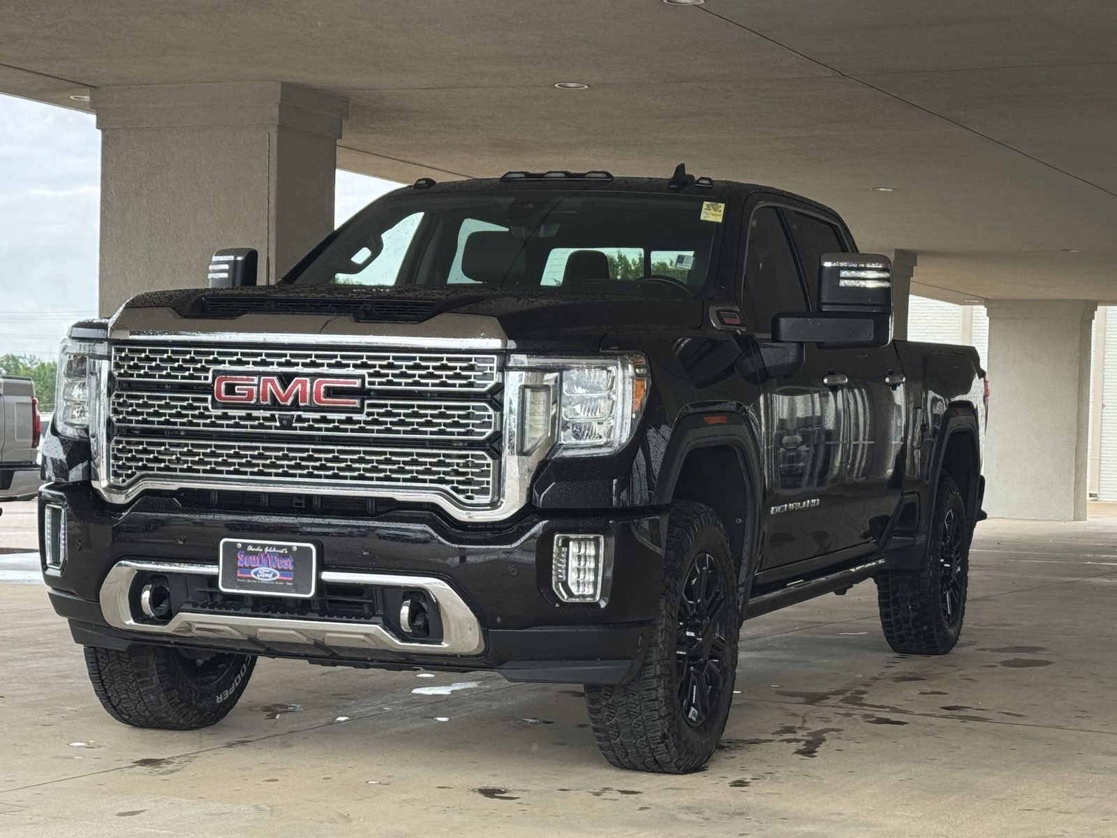 Used 2022 GMC Sierra 2500 Denali w/ Denali Black Diamond Edition AWD/4WD image 8