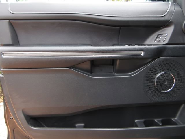 Certified 2023 Ford Expedition XLT image 9