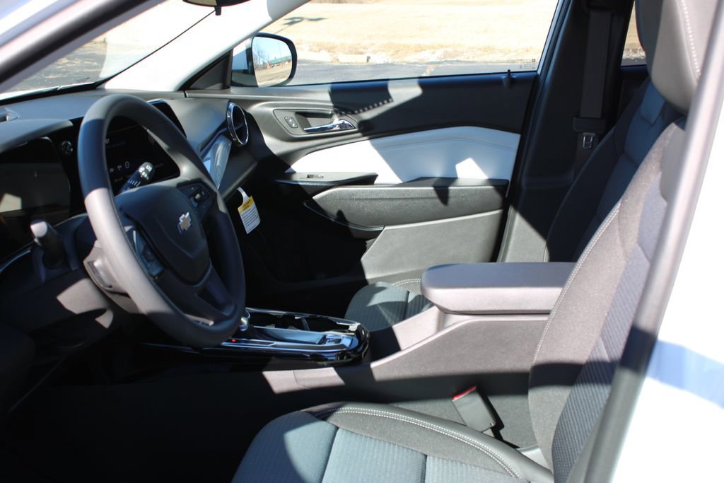 New 2026 Chevrolet Trax LT w/ Sunroof Package image 19