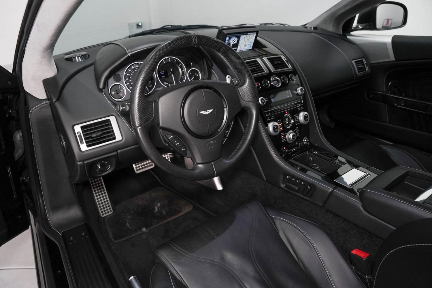 Used 2010 Aston Martin DBS Coupe image 35