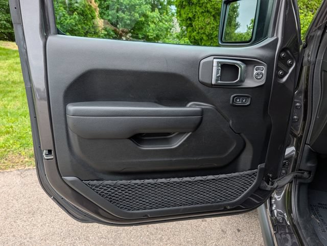 Used 2023 Jeep Wrangler Unlimited Rubicon w/ Cold Weather Group AWD/4WD image 33
