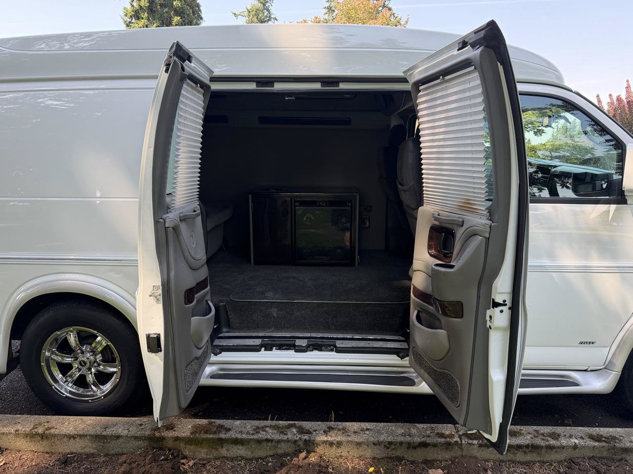 Used 2011 GMC Savana 1500 AWD image 34