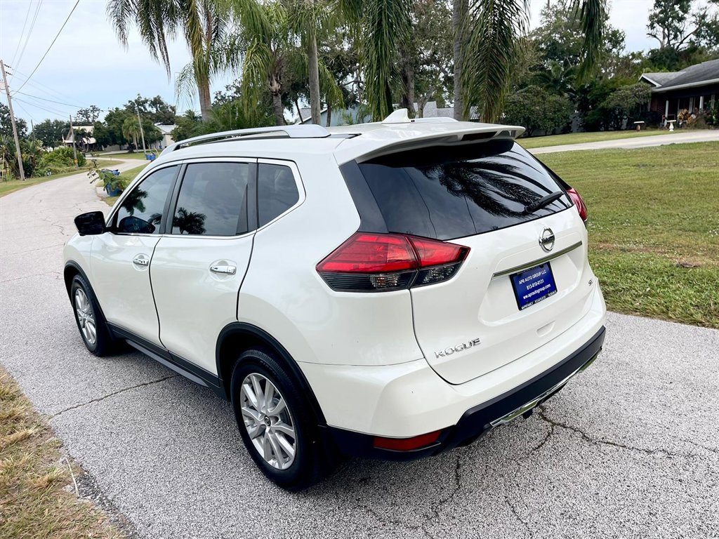 Used 2017 Nissan Rogue SV w/ SV Premium Package image 14