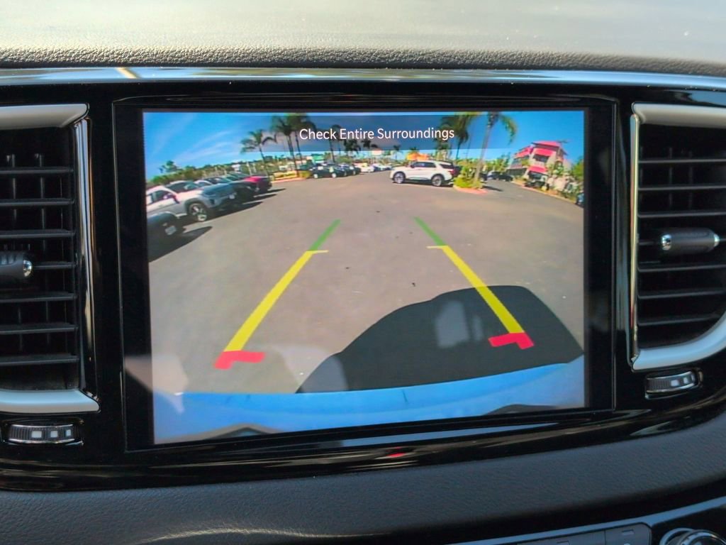 Used 2025 Chrysler Pacifica Select image 18