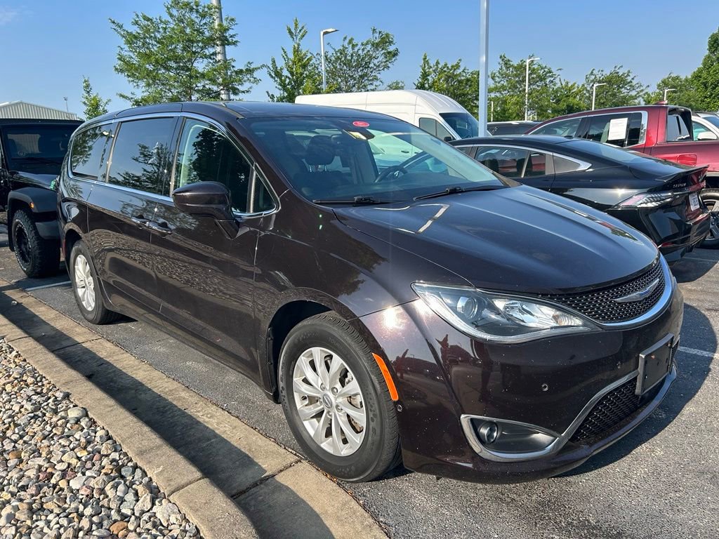 Used 2019 Chrysler Pacifica Touring Plus w/ Advanced Safetytec Group FWD image 1