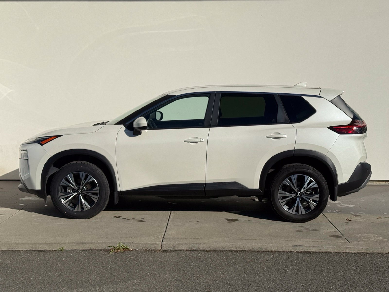 Used 2023 Nissan Rogue SV FWD image 4