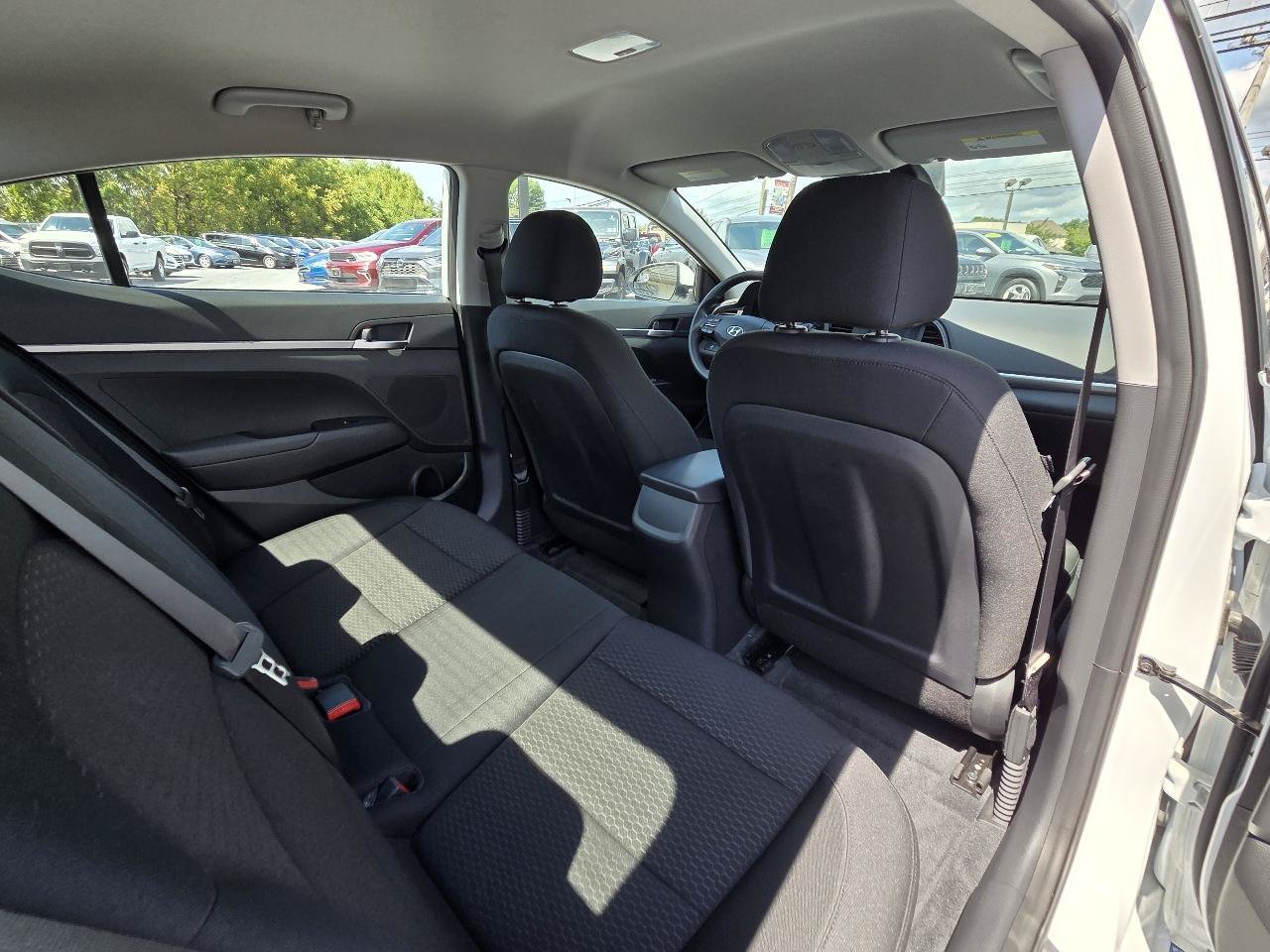 Used 2020 Hyundai Elantra SE w/ Cargo Package (C1) FWD image 24