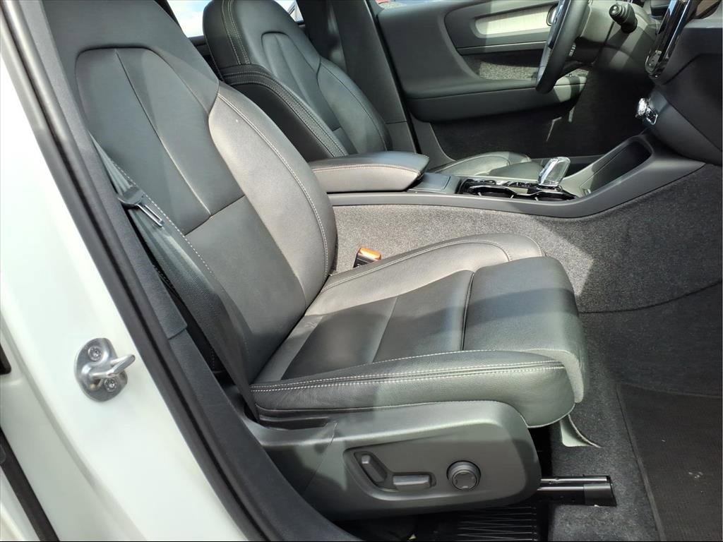 Used 2024 Volvo XC40 B5 Plus w/ Climate Package image 16