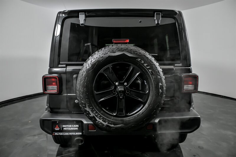 Used 2019 Jeep Wrangler Unlimited Sahara AWD/4WD image 9
