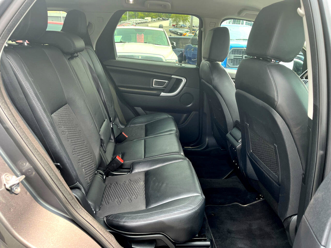 Used 2018 Land Rover Discovery Sport SE image 15