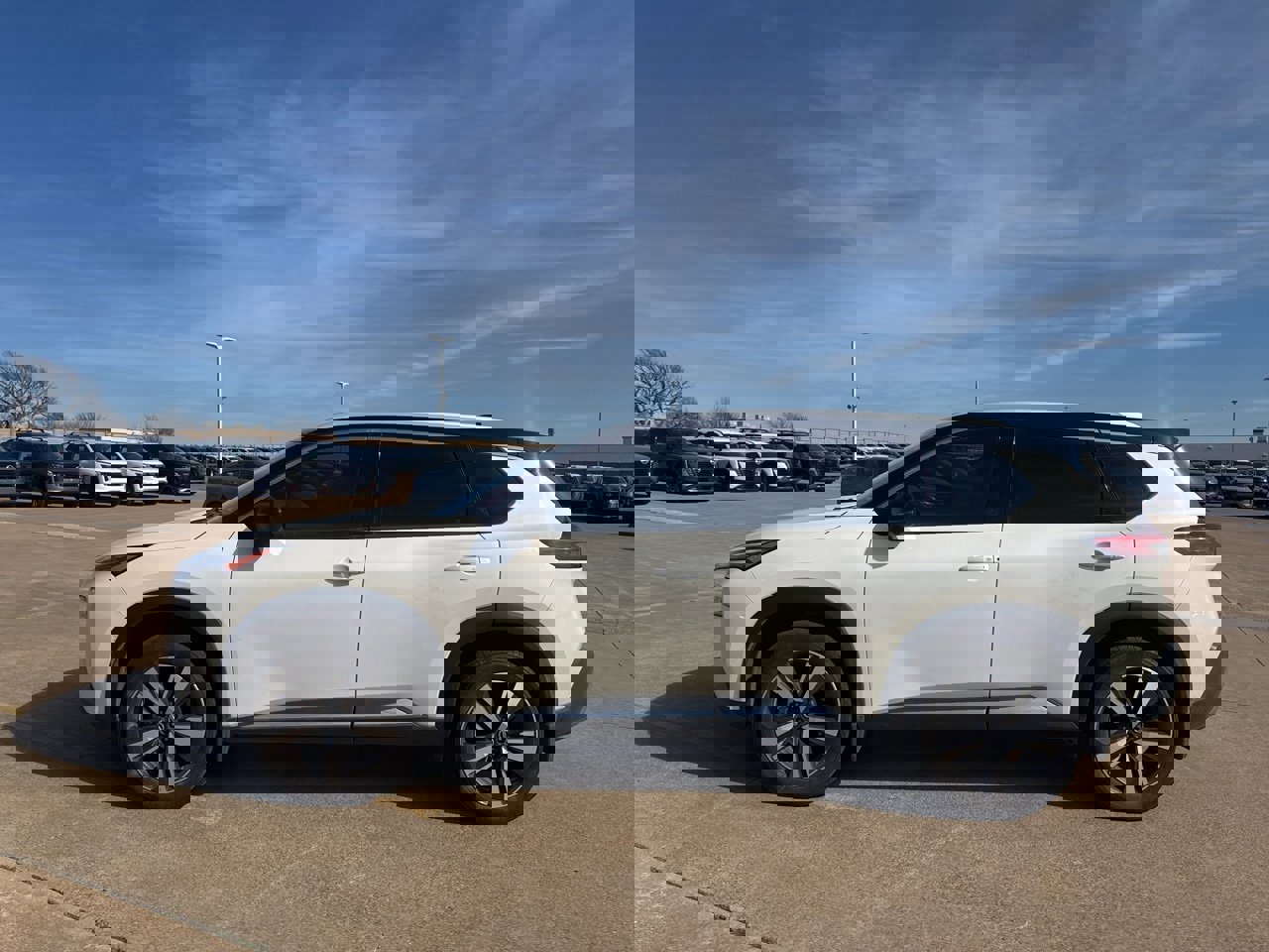 Used 2021 Nissan Rogue SL w/ Premium Package image 11