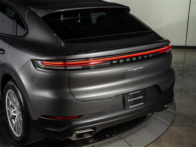 Certified 2025 Porsche Cayenne Coupe AWD/4WD image 32
