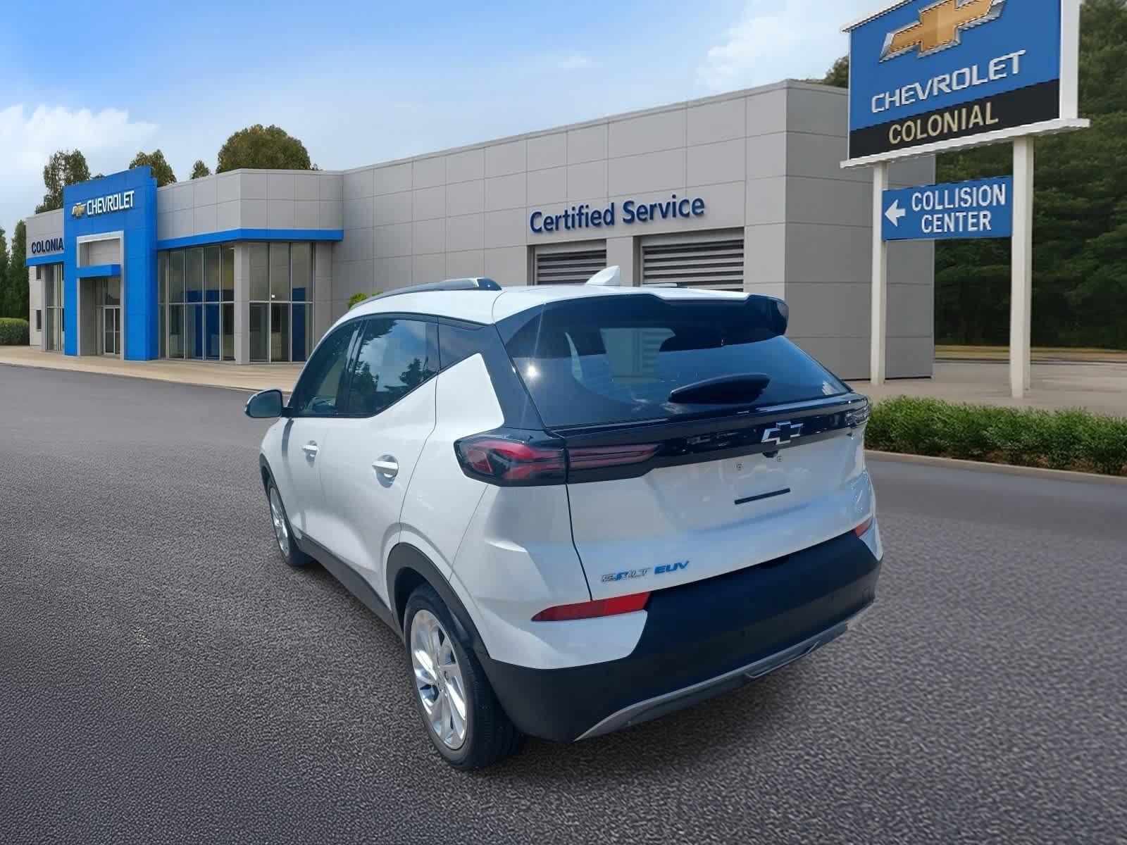 Used 2023 Chevrolet Bolt EUV LT w/ Comfort Package FWD image 5