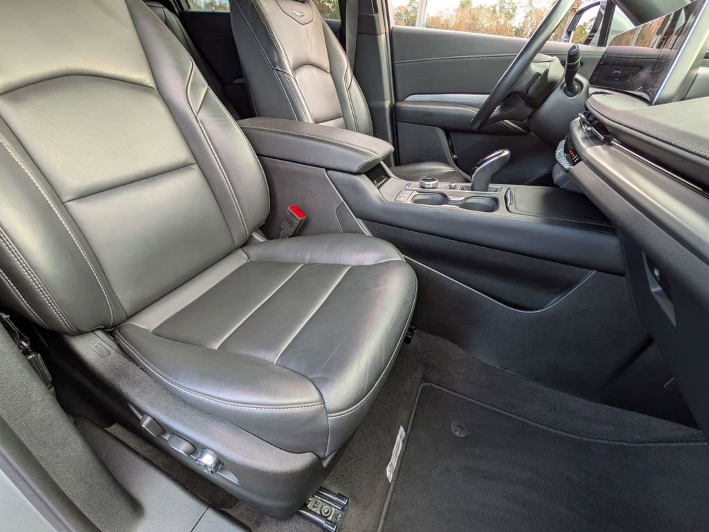 Used 2024 Cadillac XT4 Premium Luxury image 33