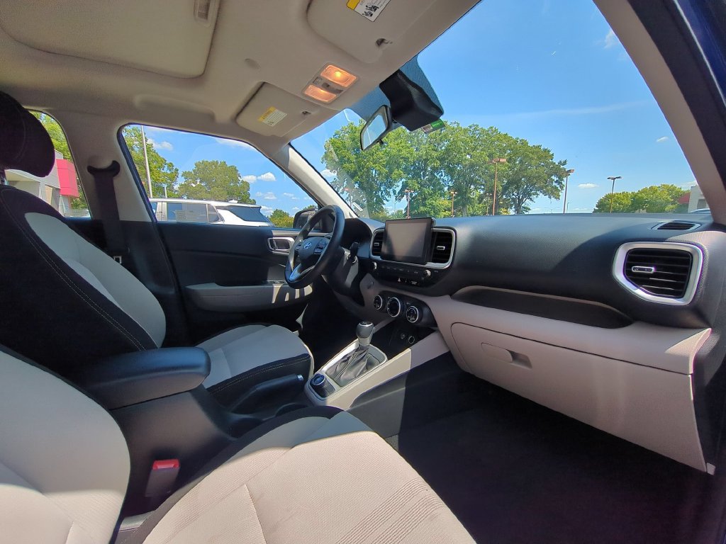 Used 2025 Hyundai Venue SEL FWD image 31