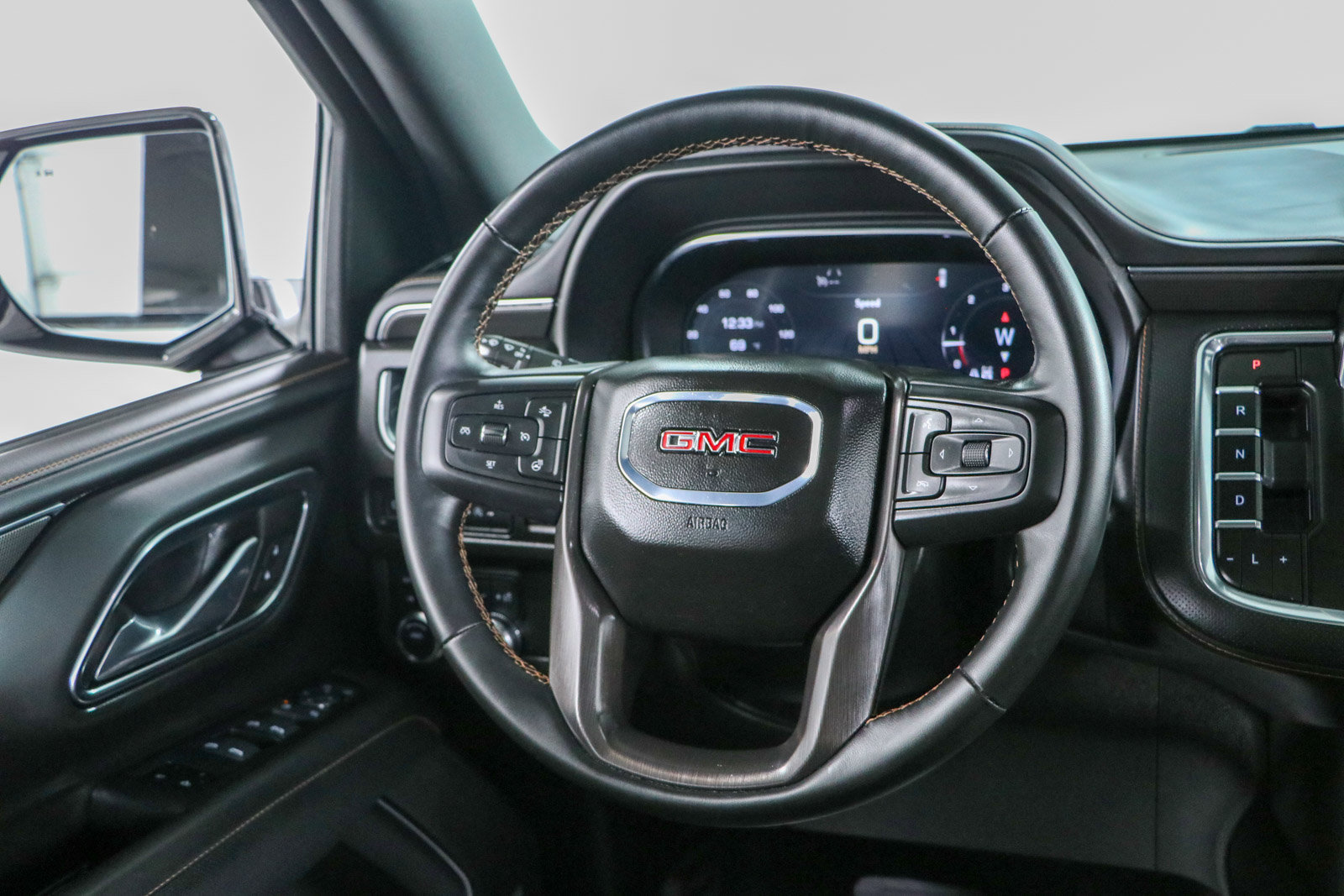 Used 2024 GMC Yukon AT4 AWD/4WD image 13