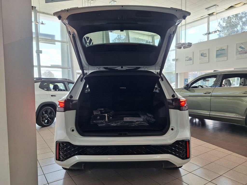 New 2026 Volkswagen Tiguan SEL R-Line image 26
