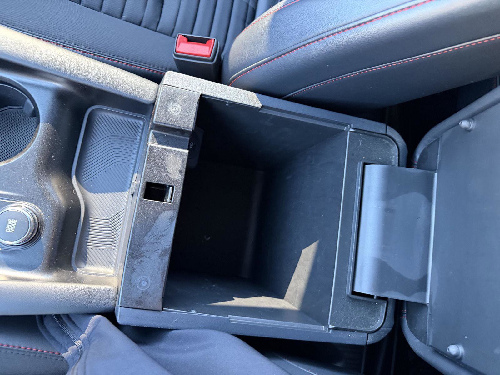 Used 2025 Ford Explorer ST-Line w/ ST-Line Street Pack image 21