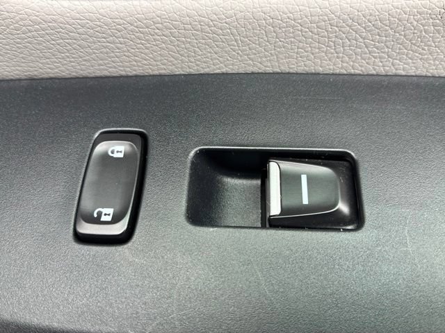 Used 2023 Honda Pilot LX image 27