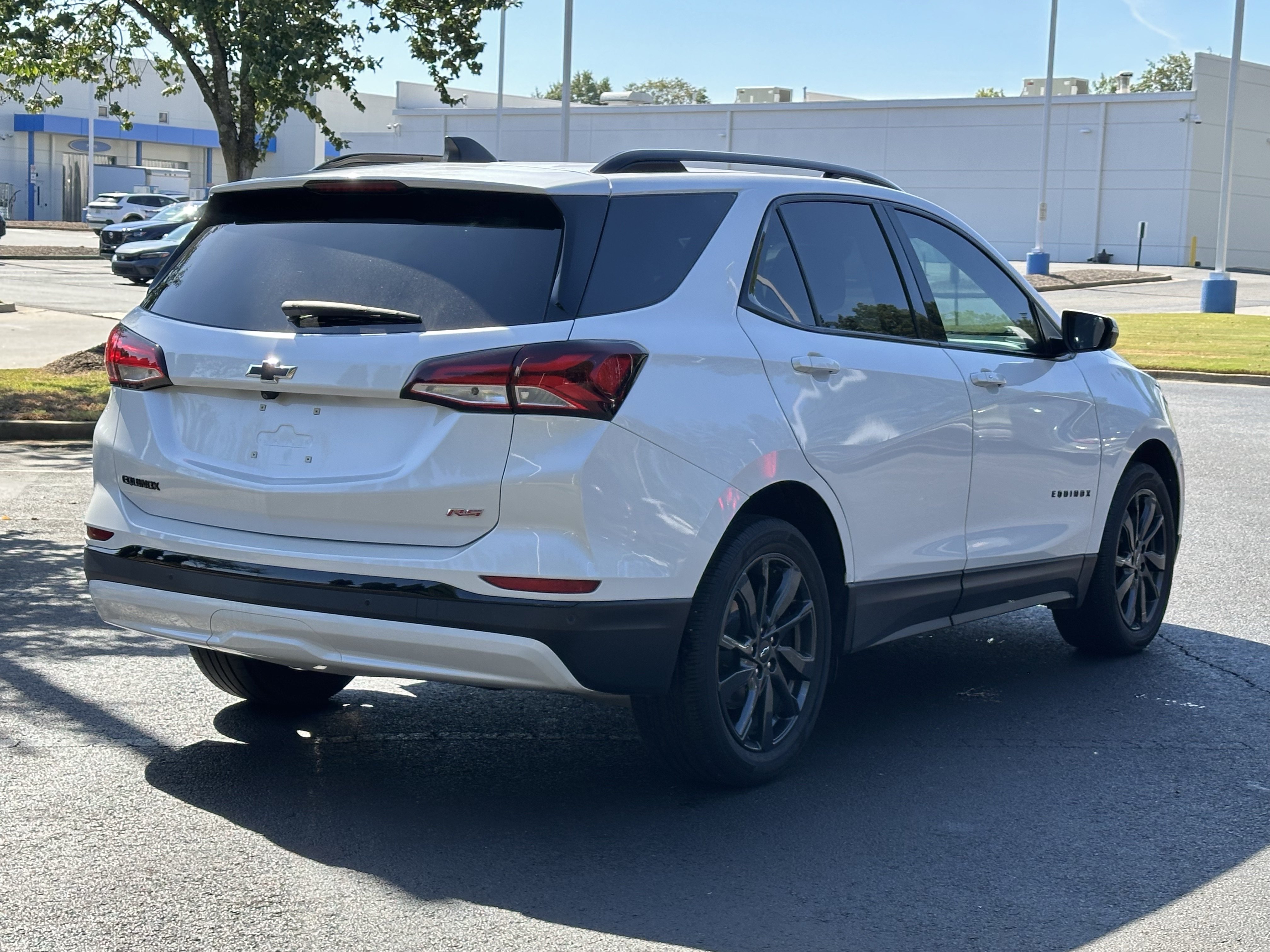 Used 2024 Chevrolet Equinox RS FWD image 11